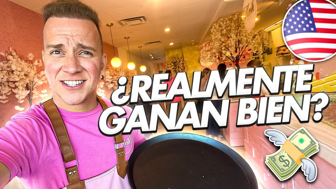 Descubre cuánto gana un mesero en Estados Unidos y dónde pagan mejor, mesero con delantal y bandeja en interior de restaurante decorado