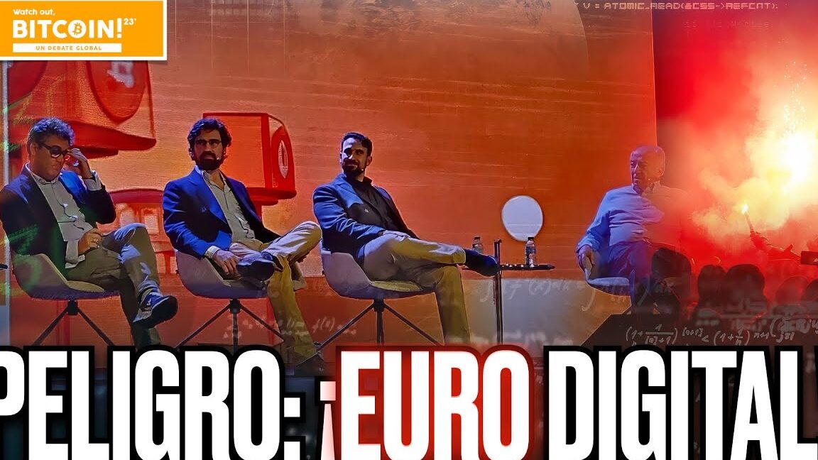 Panel de debate en escenario con cuatro ponentes, iluminación naranja y público; Descubre cuánto gana un Fiscal en Estados Unidos y sorpréndete con los sueldos más altos